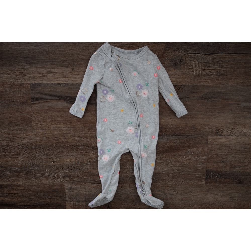 Cotton On baby, grey footsie onsie w/ flowers NWOT